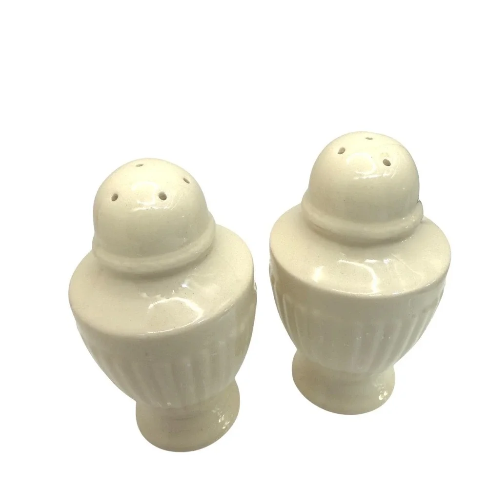 Wedgwood‎ Edme Salt & Pepper Shakers Creamware England Vintage Set
